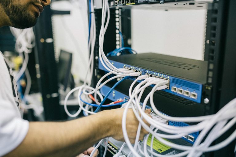 Hálózati adattároló és router – adatbiztos IT háttér